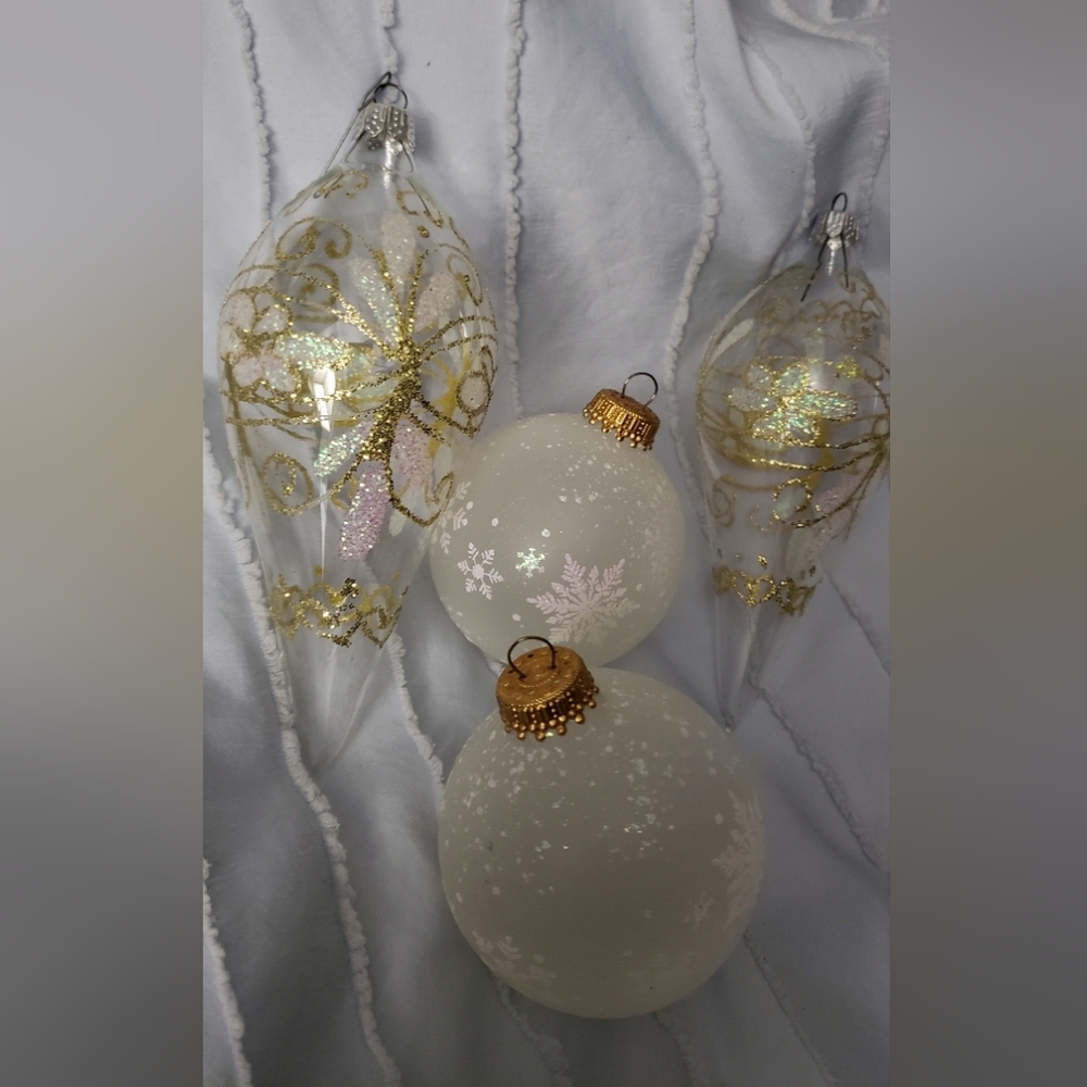 Source Unknown Gold and White Holiday Ornaments